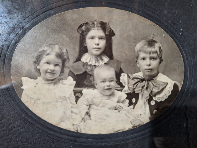 Edna (Harriet - back), Ruby (left), Frances (front), Charles (right)  (picture of picture - not from negative)