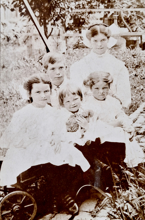 Left to right - Ruby, Charles, Mildred, Frances, Edna (Hattie)  (picture of picture - not from negative)