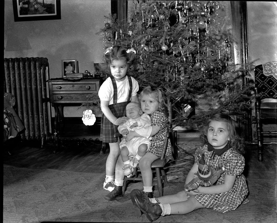 Christmas 1949 Linda Jean Gilchrist Mollman, Wesley Earl Redhead, Sally Redhead Ross, Kell Ann Redhead