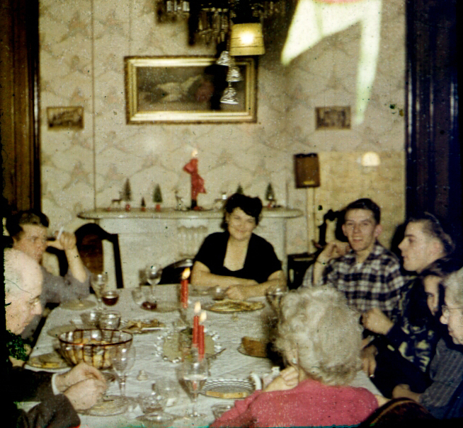??, Wesley Dale Redhead, Mildred Grace Crowe Redhead, Kenneth Neil Gilchrist, Keith Noel Gilchrist, Mildred Joy Redhead Gilchrist,  ??, Jennie Squire Redhead