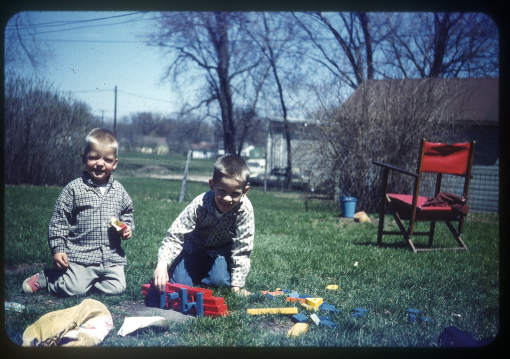 1816 Des Moines St - Keith Neal Gilchrist, Larry Alan Gilchrist