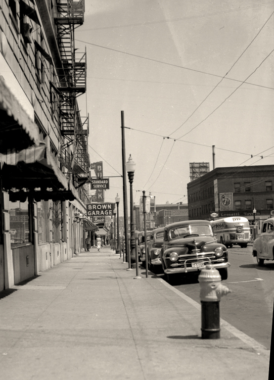 Grand Ave