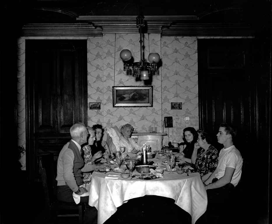 Herbert Stone Redhead, Helen, Mildred Grace Crowe Redhead, Jennie Squire Redhead, Mildred Joy Redhead Gilchrist, Aunt Annie, Keith Noel Gilchrist