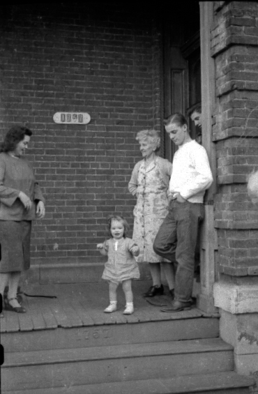 Mildred Grace Crowe Redhead, Linda Jean Gilchrist, Jennie Squire Redhead, Keith Noel Gilchrist