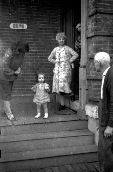 Mildred Grace Crowe Redhead, Linda Jean Gilchrist, Jennie Squire Redhead, Kenneth Neil Gilchrist, Herbert Stone Redhead