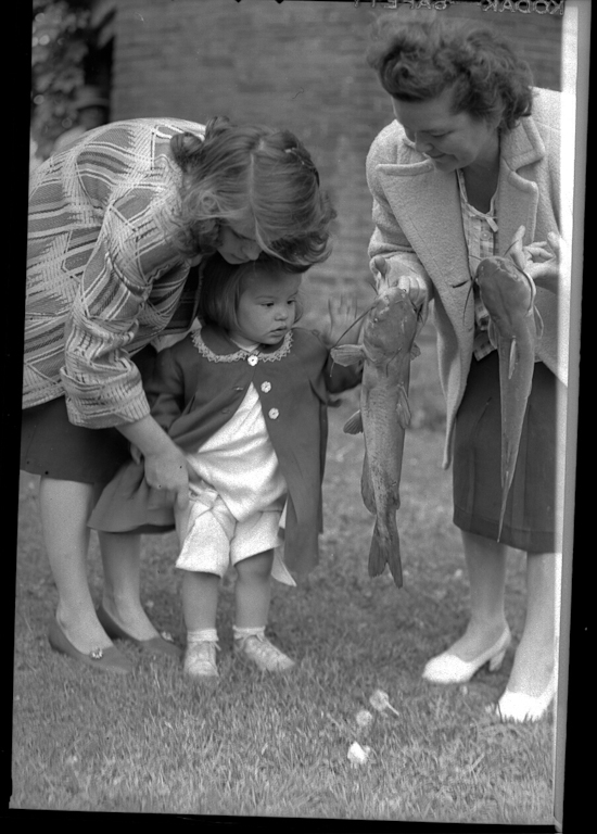 Mildred Joy Redhead Gilchrist, Linda Jean Gilchrist, Mildred Grace Crowe Redhead, Fishes