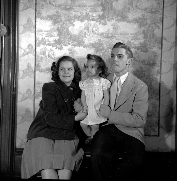 Mildred Joy Redhead Gilchrist, Linda Jean Gilchrist, Keith Noel Gilchrist
