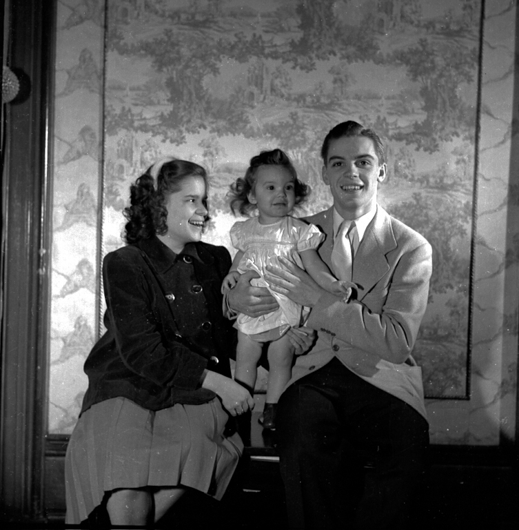 Mildred Joy Redhead Gilchrist, Linda Jean Gilchrist, Keith Noel Gilchrist