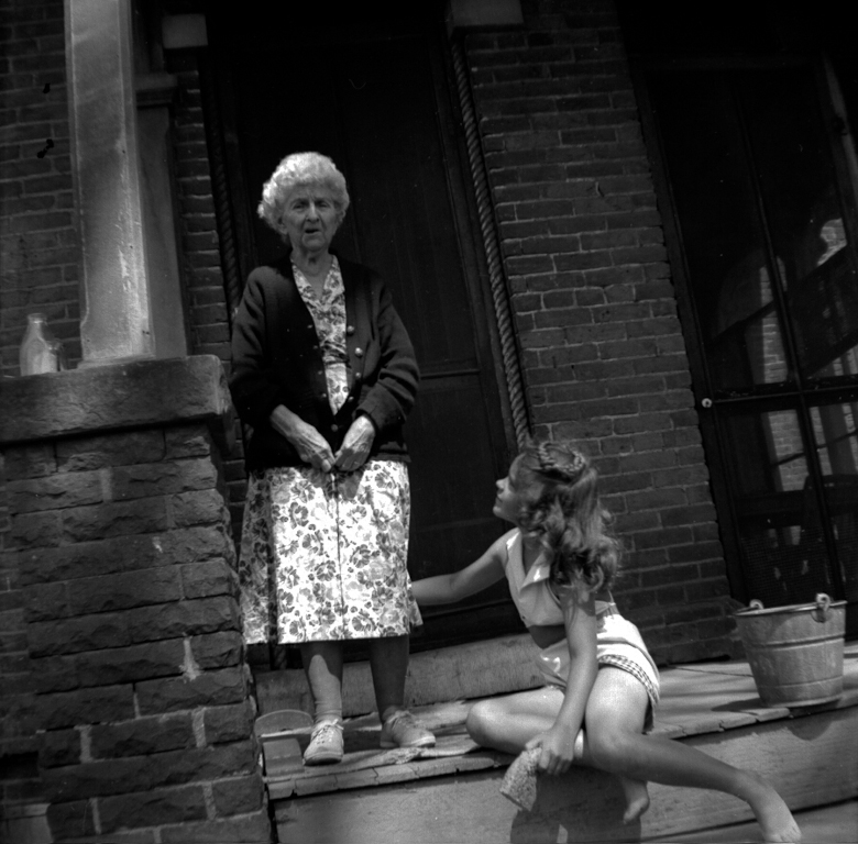 Jennie Squire Redhead, Linda Jean Gilchrist
