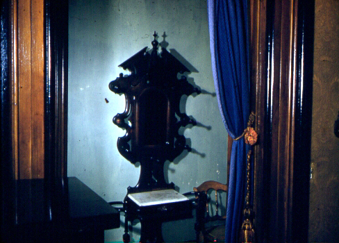 Seven Gabels - Front Hall
