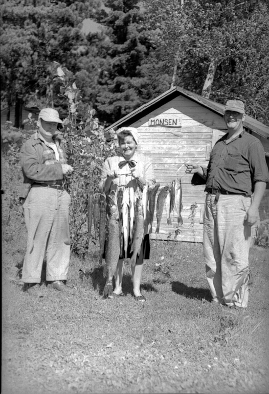 Minnesota - Wesley Dale Redhead, Mildred Grace Crowe Redhead, Mr. Monsen